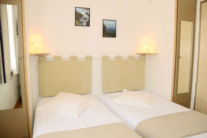 Room 6 of 43