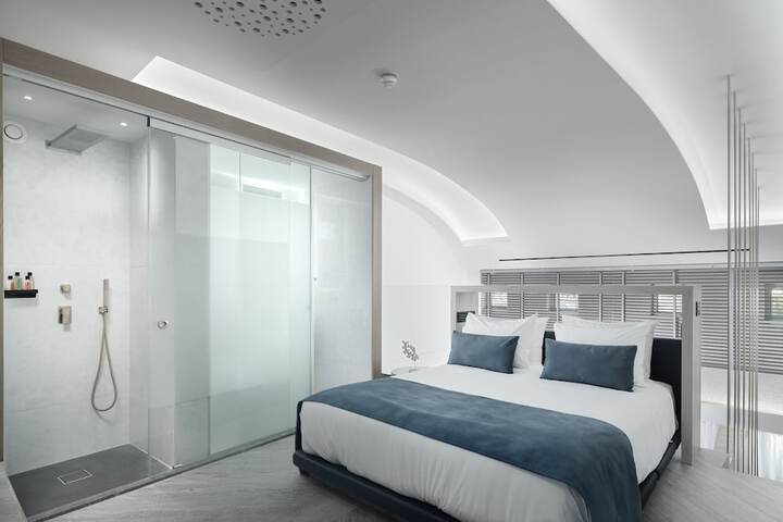 Room 27 of 136