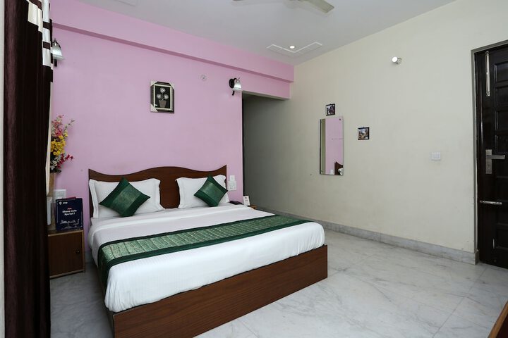 Room 7 of 16
