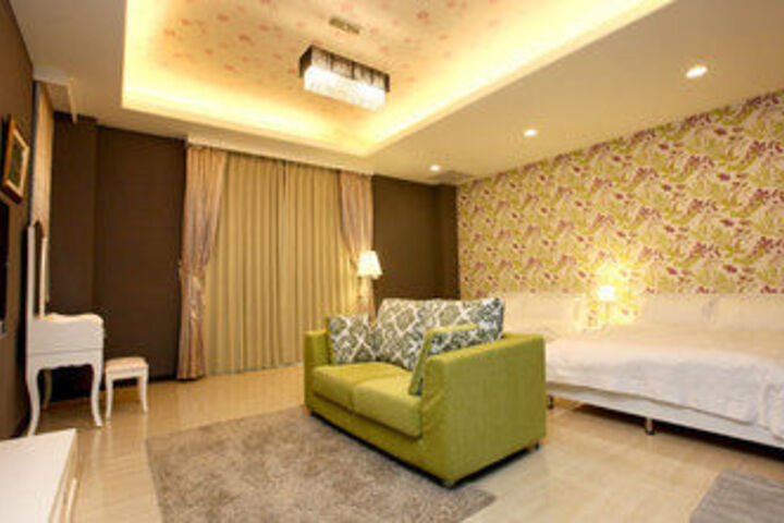 Room 11 of 20