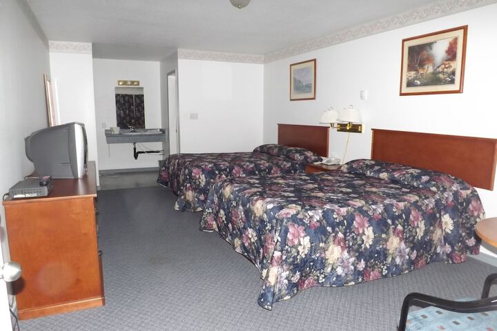 Room 4 of 16