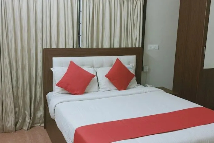 Room 4 of 13
