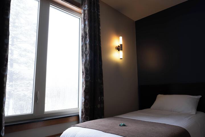 Room 27 of 79