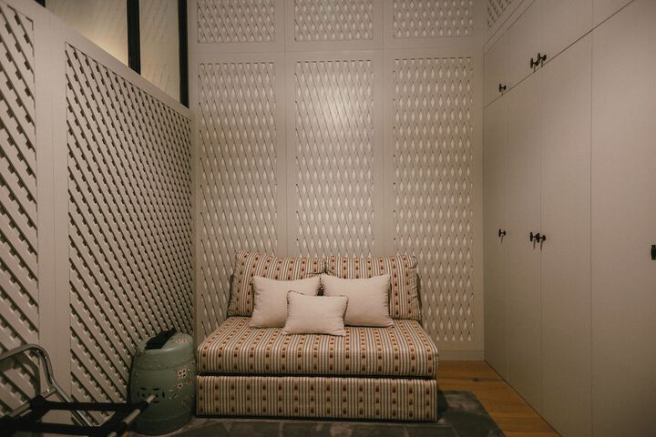 Room 93 of 147