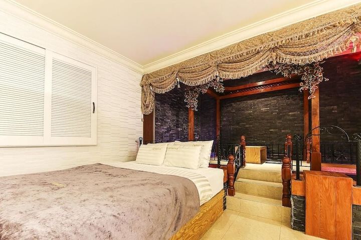 Room 56 of 57