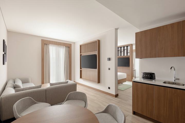 Room 33 of 118
