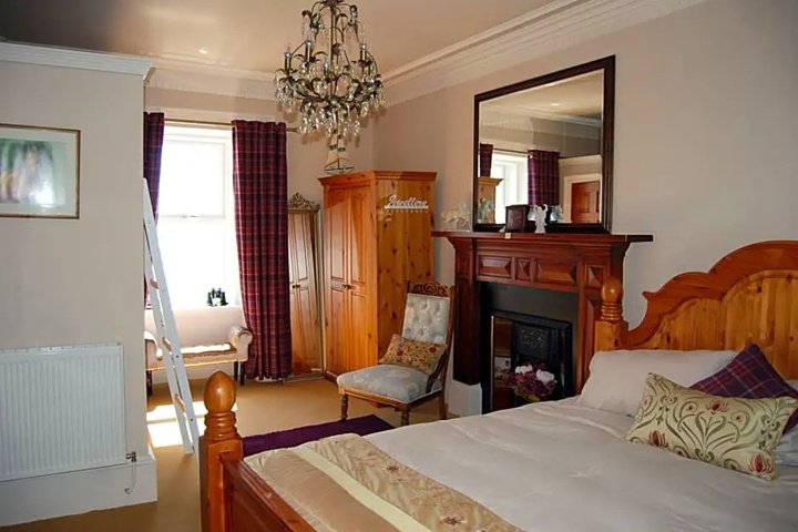 Room 3 of 13
