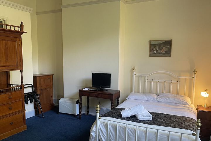 Room 11 of 33