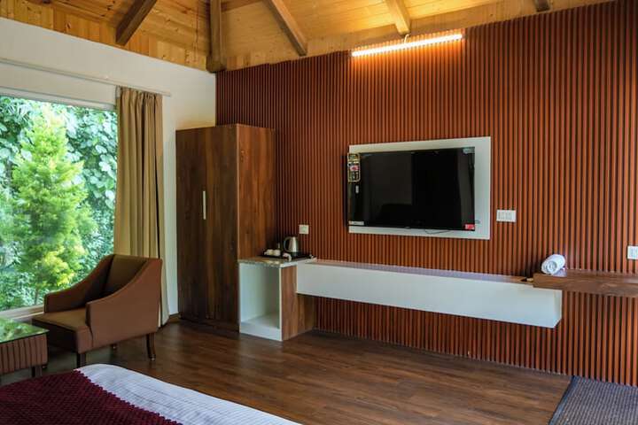 Room 6 of 10
