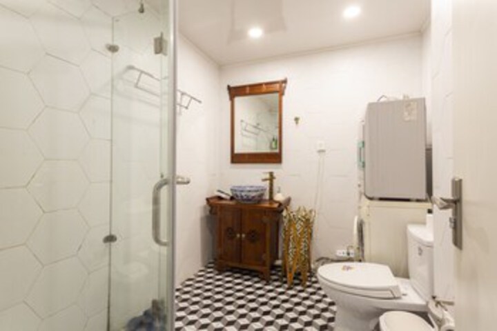 Room 2 of 17