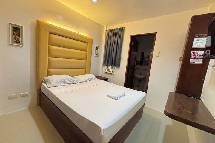 Room 9 of 20