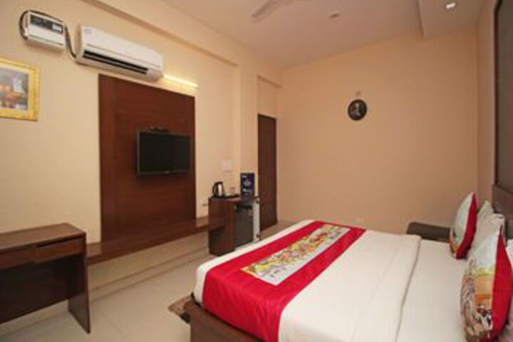 Room 17 of 28