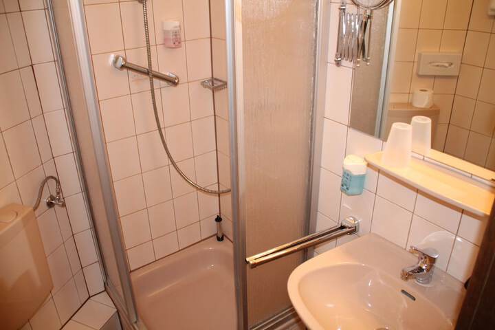 Room 4 of 10