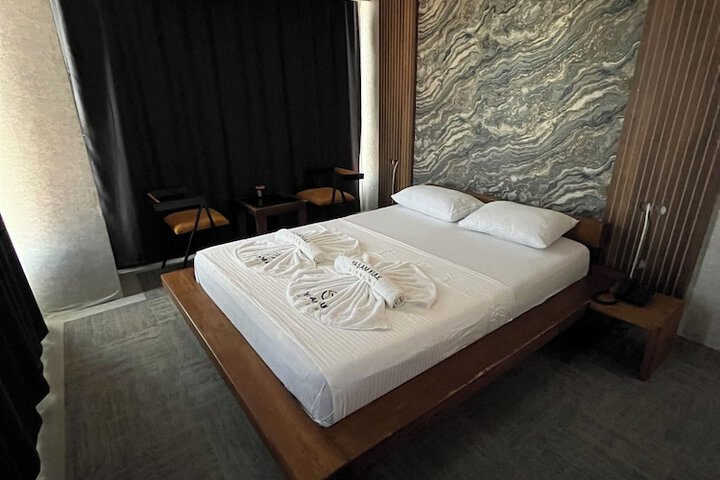 Room 12 of 18