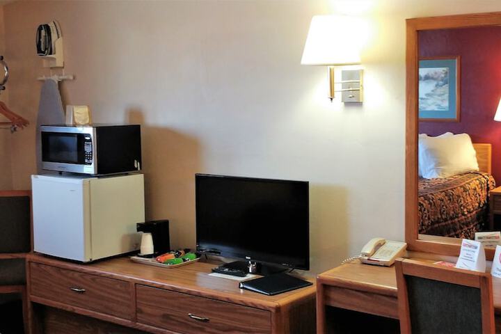 2 Double Beds (16 of 19)