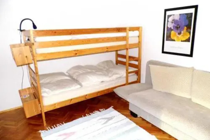 Room 5 of 10