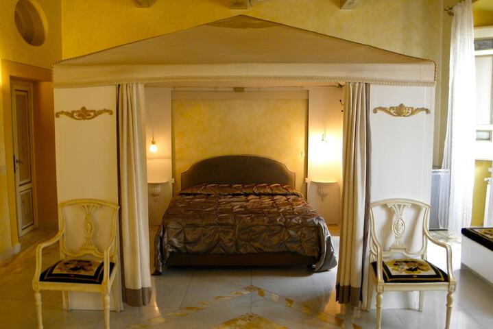 Room 5 of 37