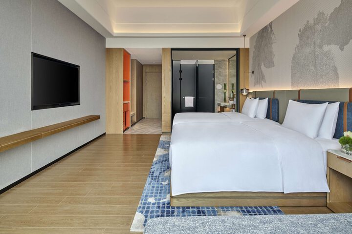 Room 13 of 81