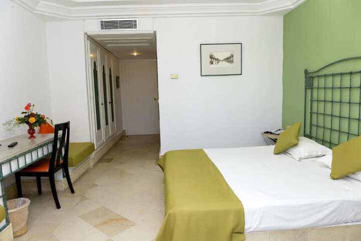 Room 8 of 34