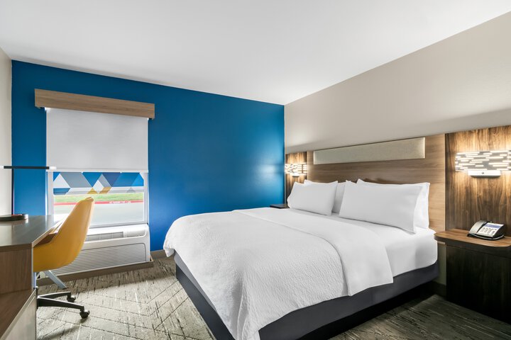 Room 46 of 102