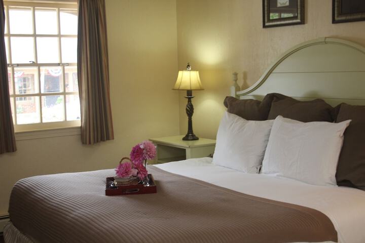 1 King Bed (16 of 16)