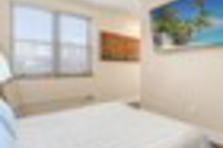 Room 8 of 87