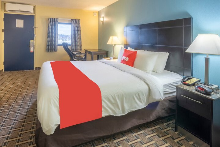 1 King Bed (6 of 29)