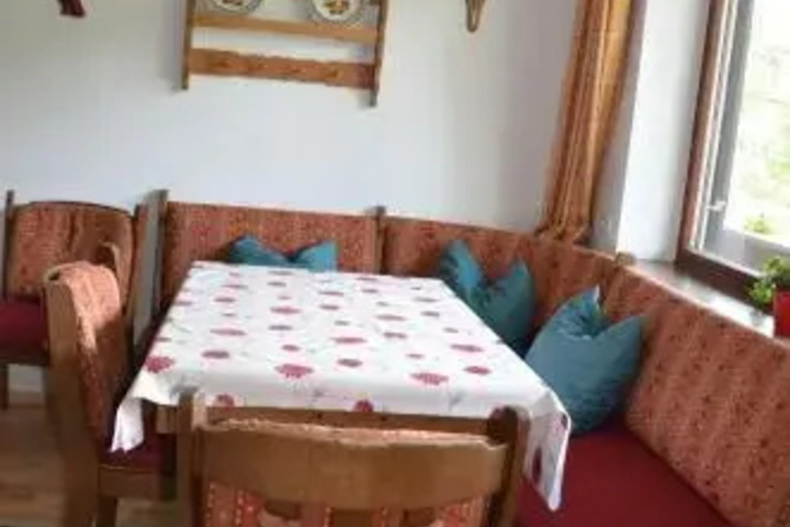 Room 6 of 14