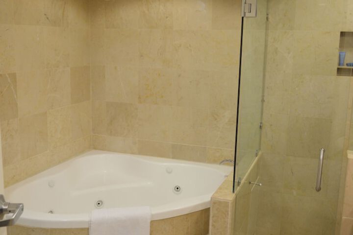 Jetted tub