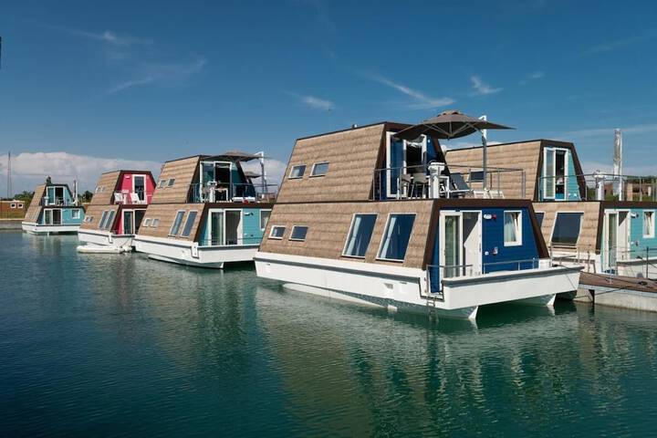 Tranquil Marina Azzurra Resort House Boat 2 Bedroom Sleeps 6 in Lignano Sabbiadoro