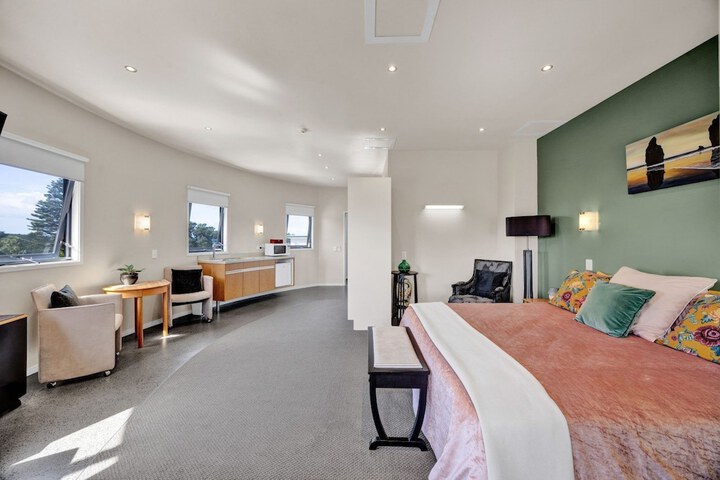 Room 3 of 37