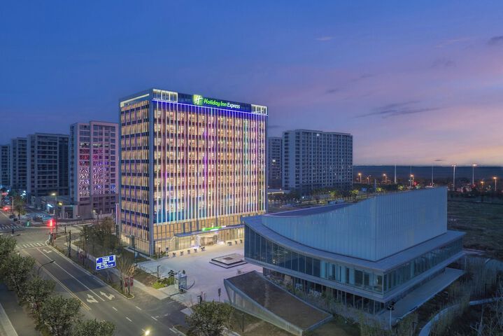 Image of Holiday Inn Express Taizhou Toumen Port by IHG