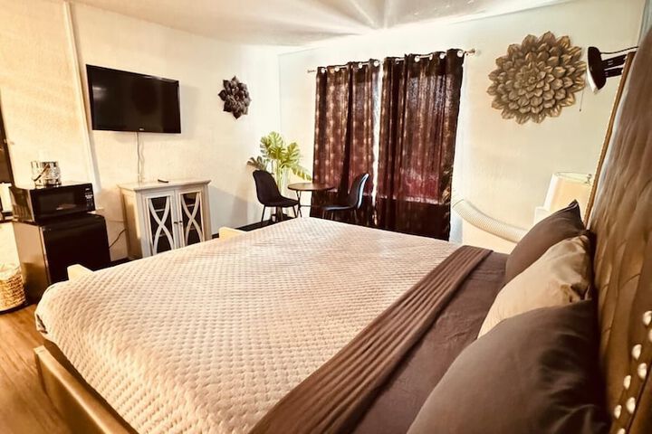 Room 43 of 77