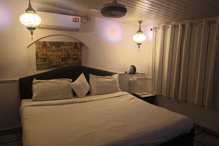 Room 14 of 28