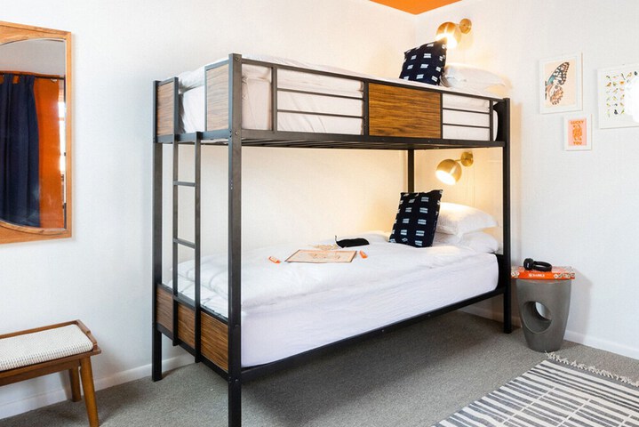 Room 9 of 42