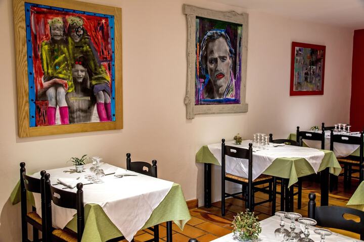Dining 22 of 32