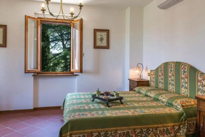 Room 4 of 23