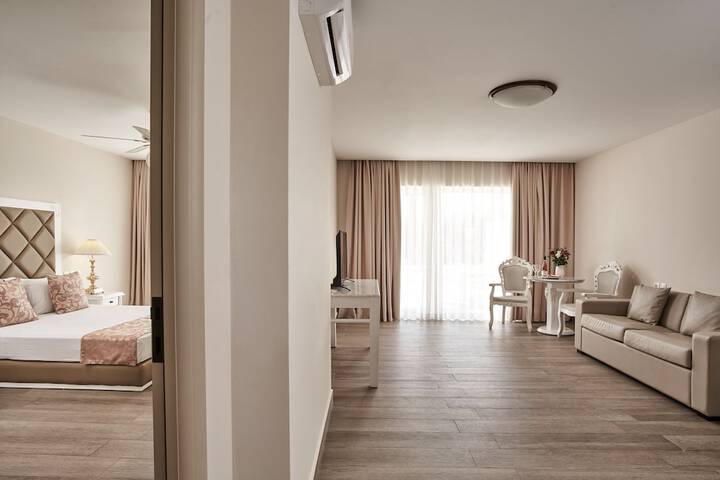 Room 9 of 72