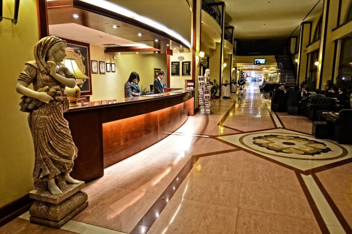 Entrance & Lobby
