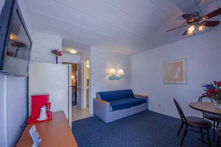 Room 12 of 25
