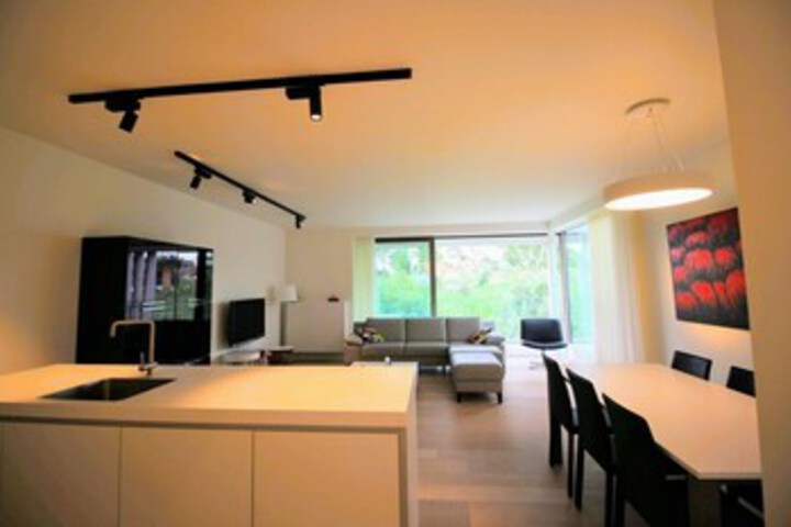 Room 9 of 26