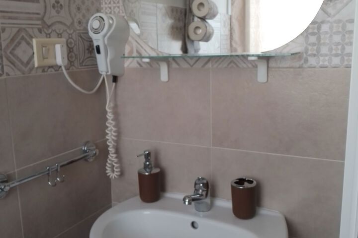 Room 3 of 17