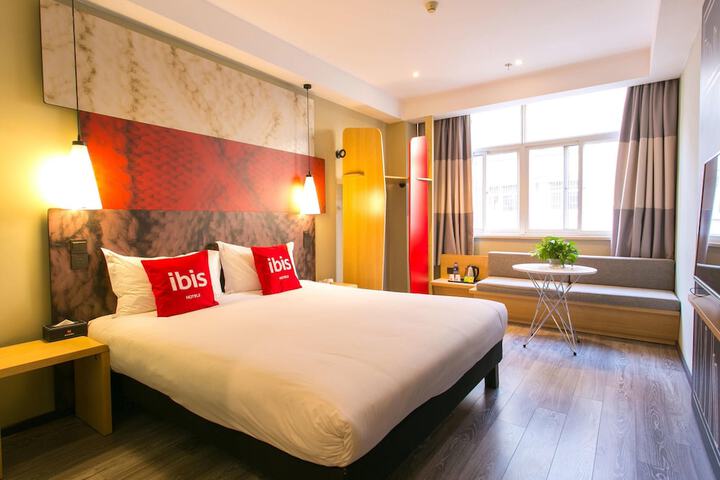 Room 10 of 25