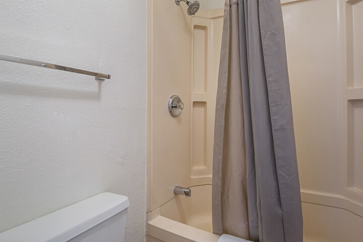 2 Double Beds (17 of 17)