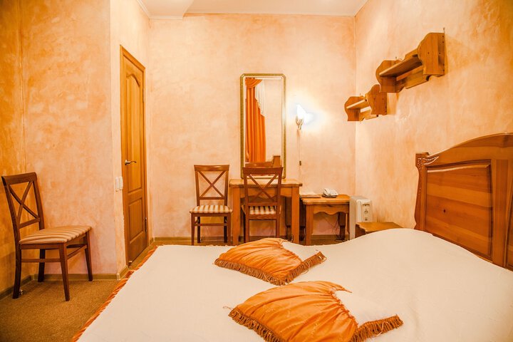 Room 3 of 33