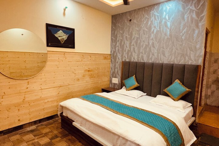 Room 10 of 25