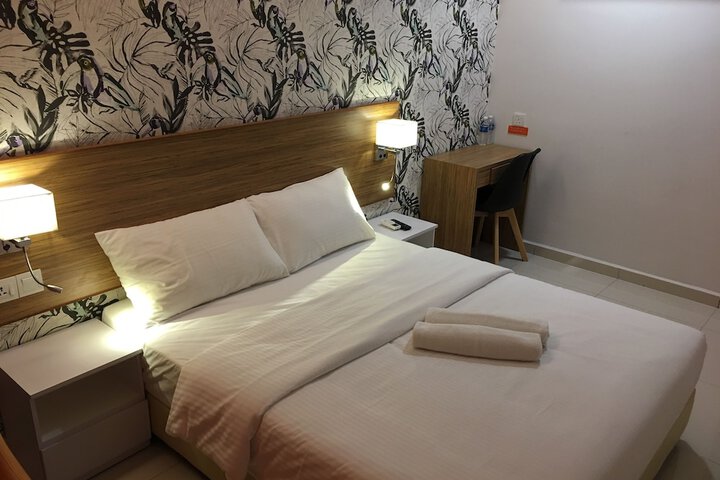 Room 6 of 34