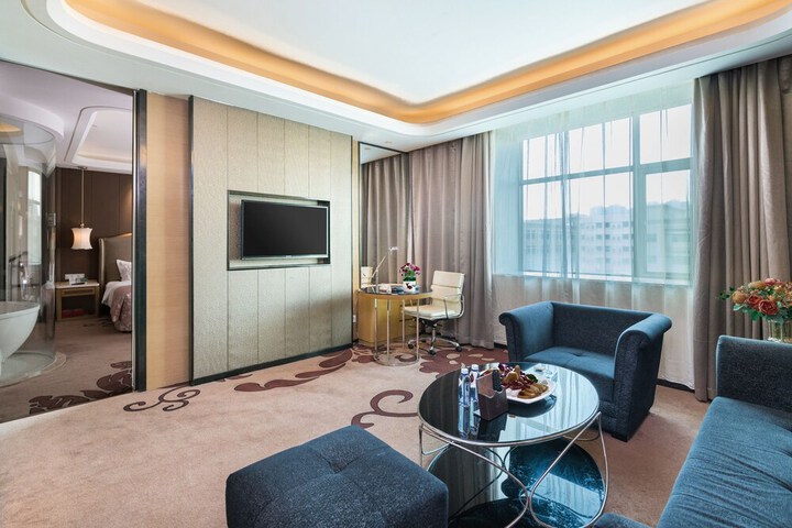Room 9 of 19