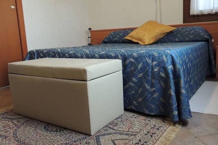 Room 6 of 46