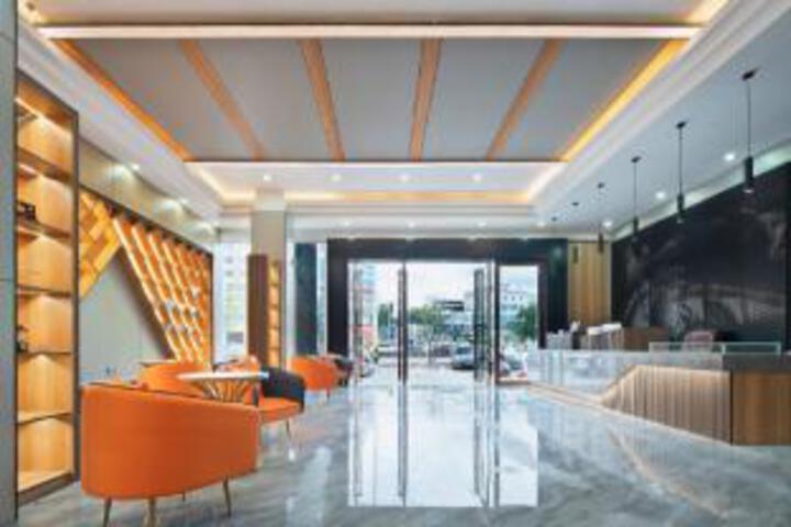 Danzhou riyueming Business Hotel
